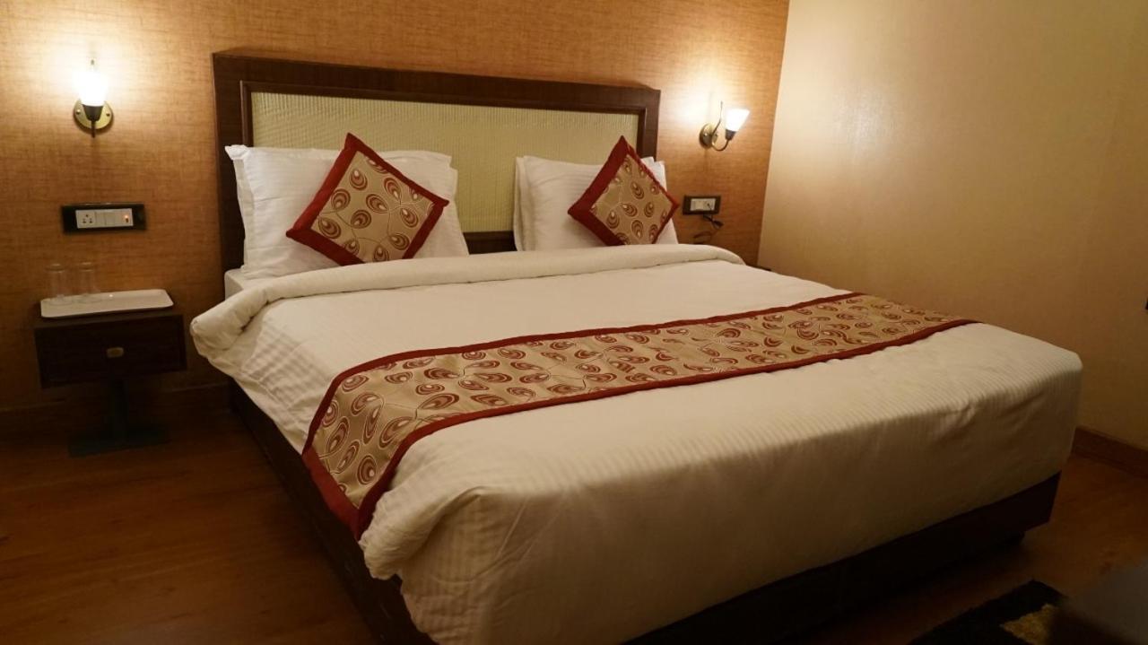 Hotel Sukh Mehal Jalandhar Esterno foto